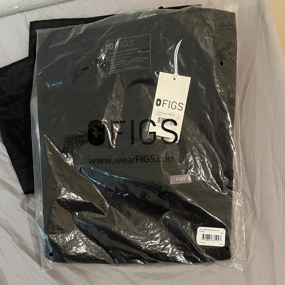 FIGS Catarina one pocket scrub top